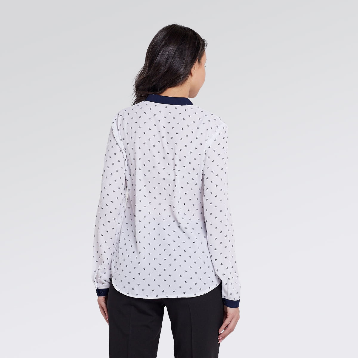 Blusa ejecutiva, vista espalda